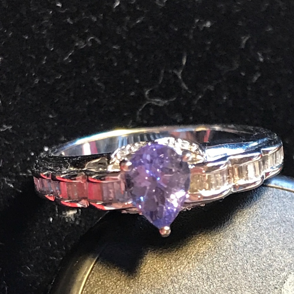 Tanzanite 14 karat white gold ring pear shape